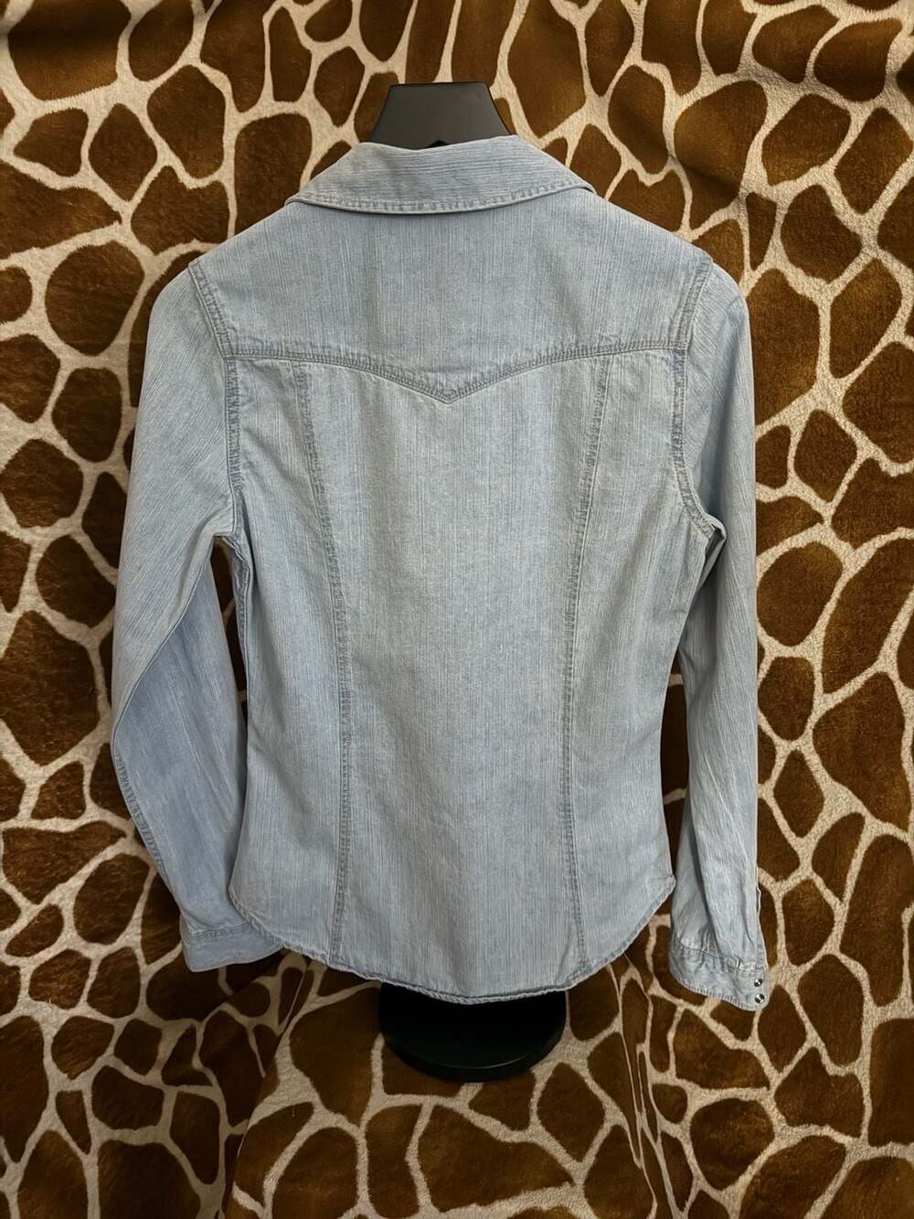Levi's Women's Western Denim Snap Front Shirt Light Wash Size S - Picture 2 of 5